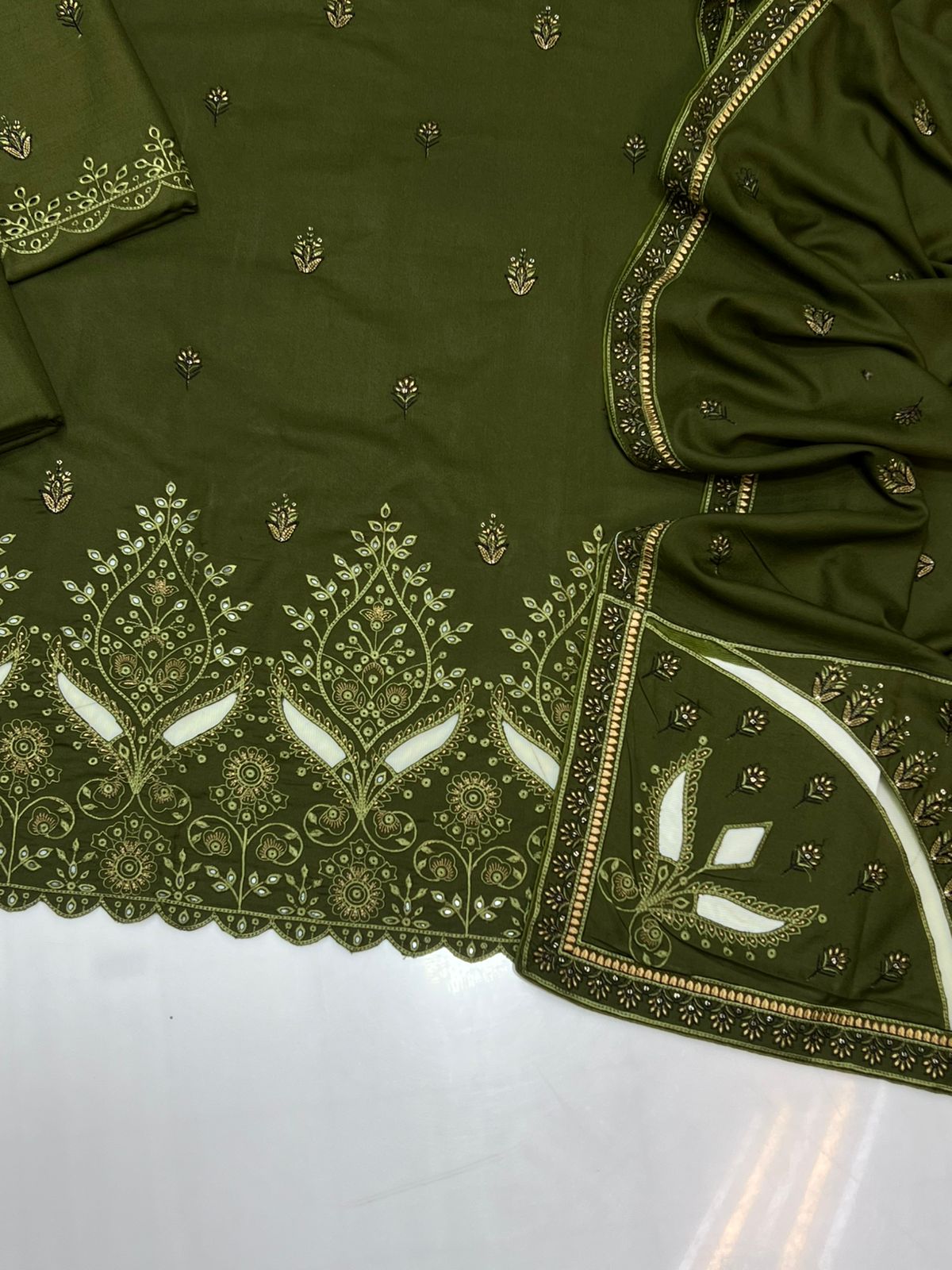 ZARQASH| DHANAK 3 PIECE UNSTICHED FULL HEAVY EMB SUIT WITH HEAVY EMB SHAWL FOR WINTER 2025-26