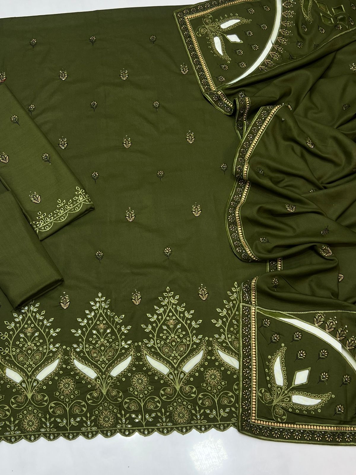 ZARQASH| DHANAK 3 PIECE UNSTICHED FULL HEAVY EMB SUIT WITH HEAVY EMB SHAWL FOR WINTER 2025-26